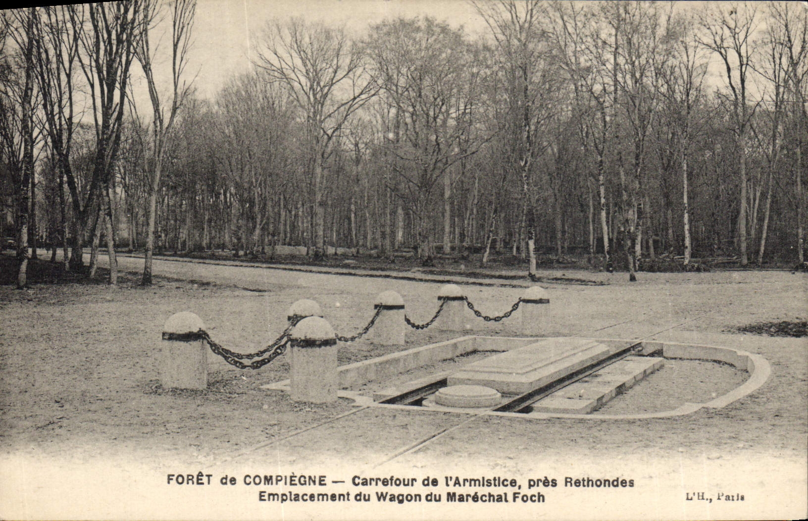 CPA Foret de Compiegne Carrefour de l'Armistice pres Rethondes Emplacement du Wagon du Marechal Foch