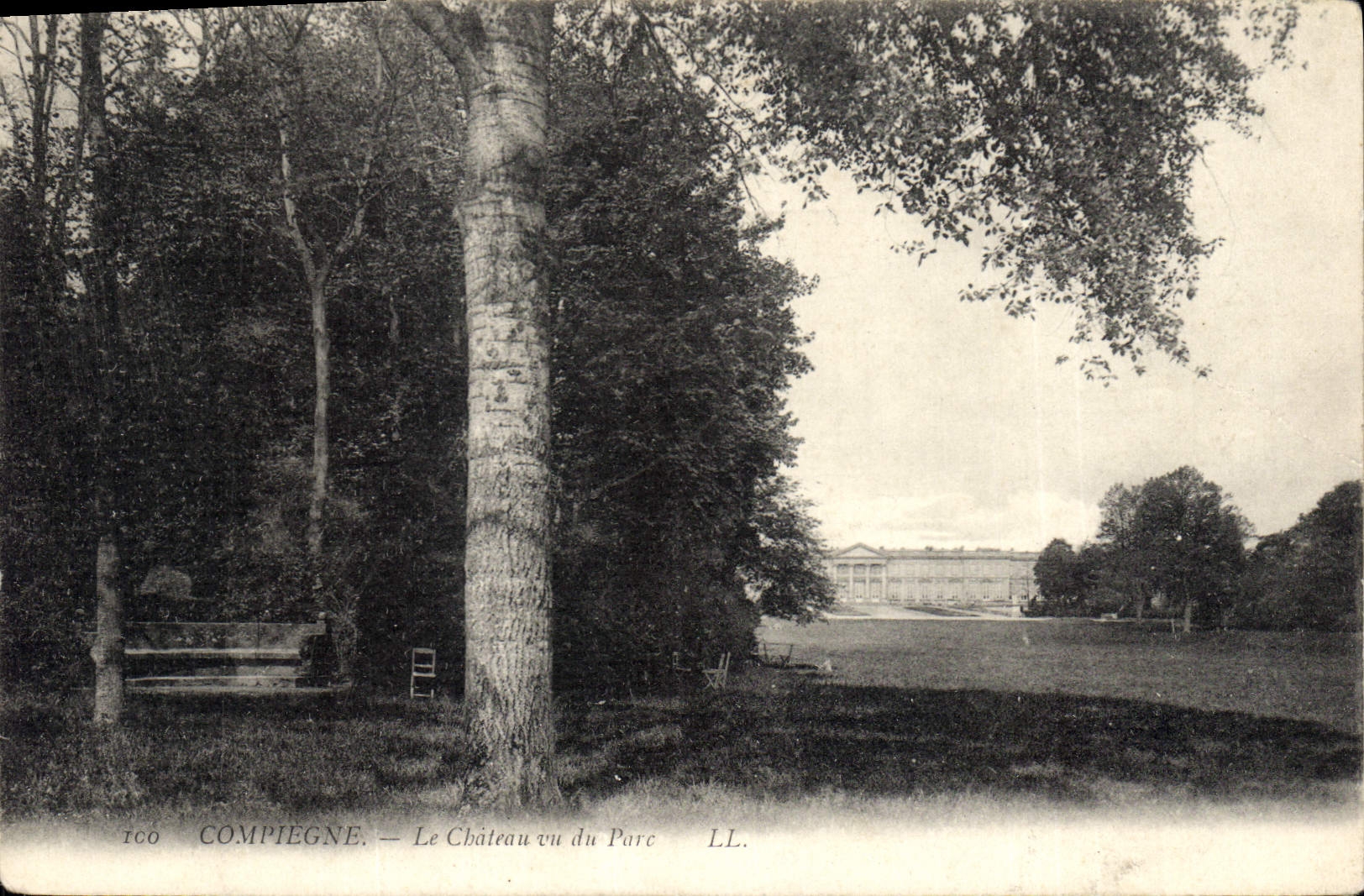CPA Compiegne Le Chataeu vu du Pare 