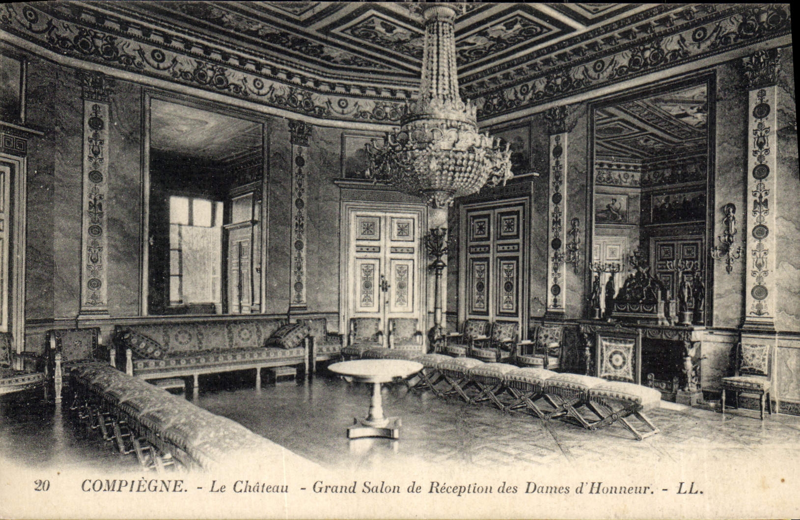 CPA Compiegne Le Chateau Grand Salon de Reception des Dames d'Honneur 