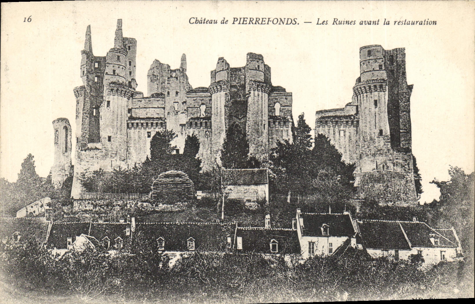 CPA Chateau de Pierrefonds Les Runes avant la restauration 
