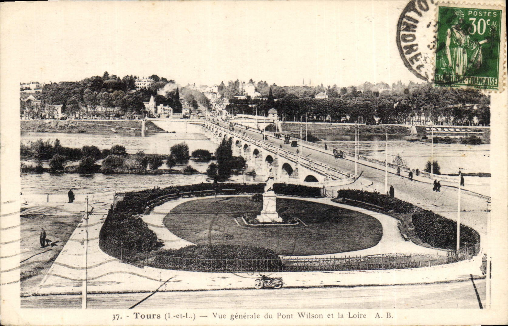 CPA Tours Vue generale du Pont Wilson et la Loire