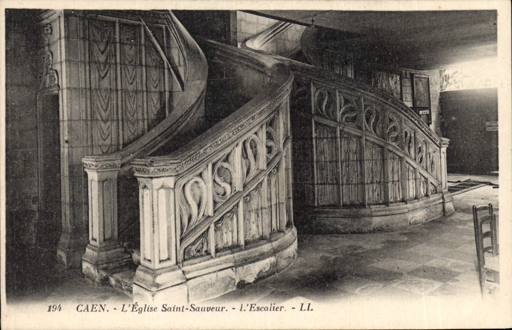 CPA Caen L'Eglise Saint Sauveur L'Escalier