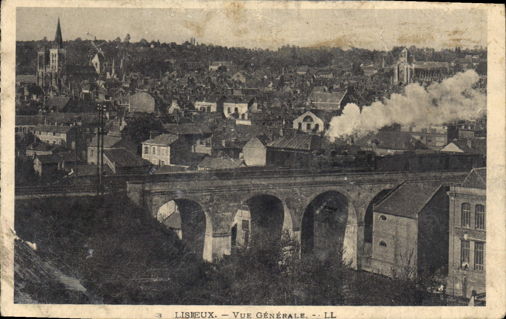 CPA Lisieux Vue Generale Train a vapeur