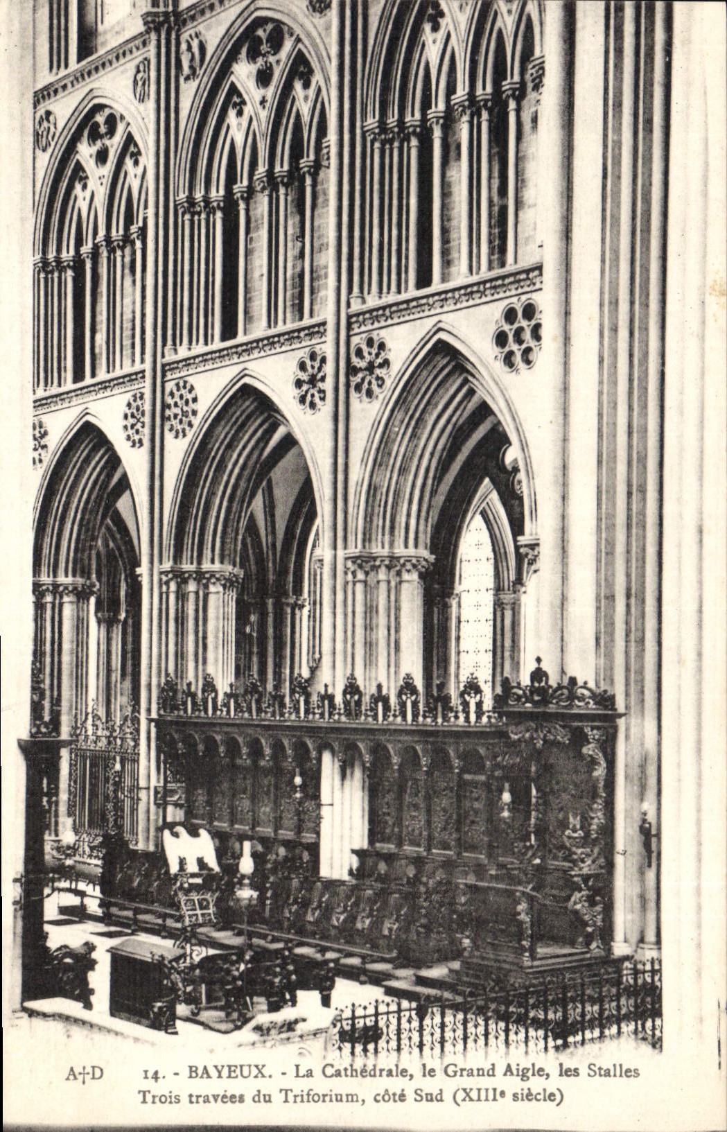 CPA Bayeux La Cathedrale Le Grand Aigle les Stalles