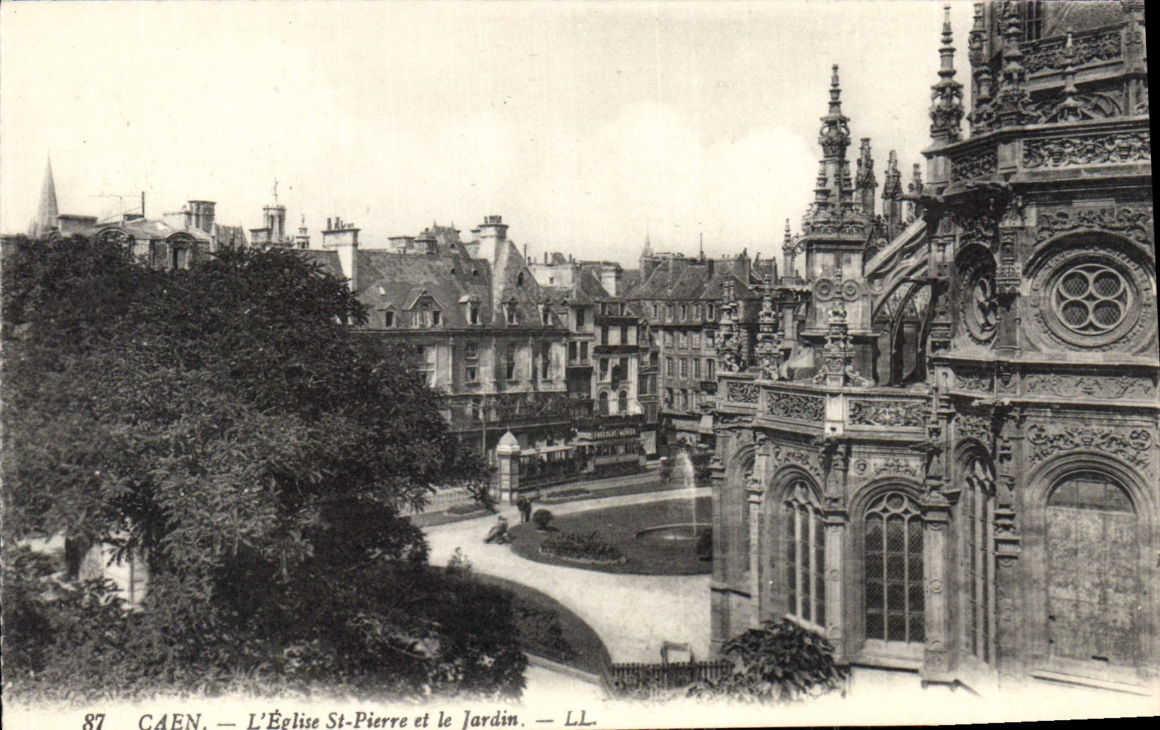 CPA Caen L'Eglise St Pierre et le Jardin 