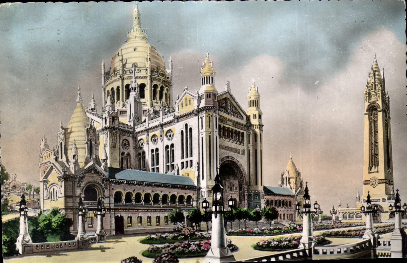 CPA La Basilique de Lisieux Panorama general 