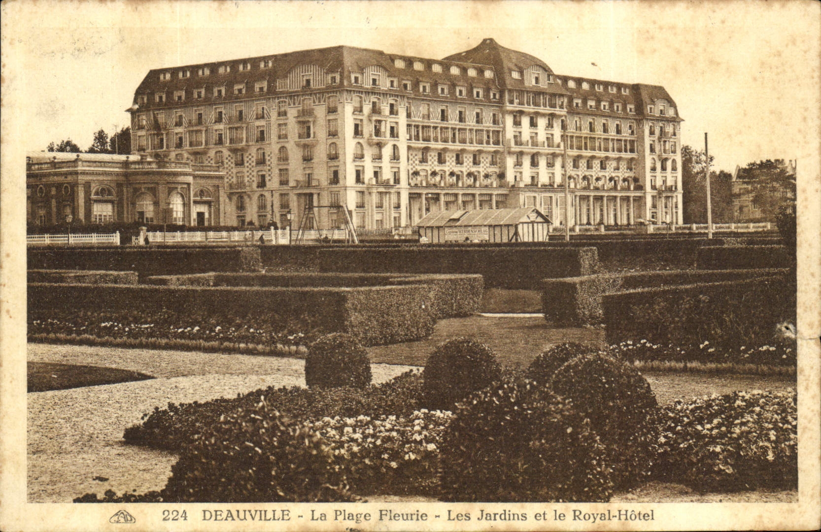 CPA Deauville La Feurie Les Jardins et le Royal Hotel