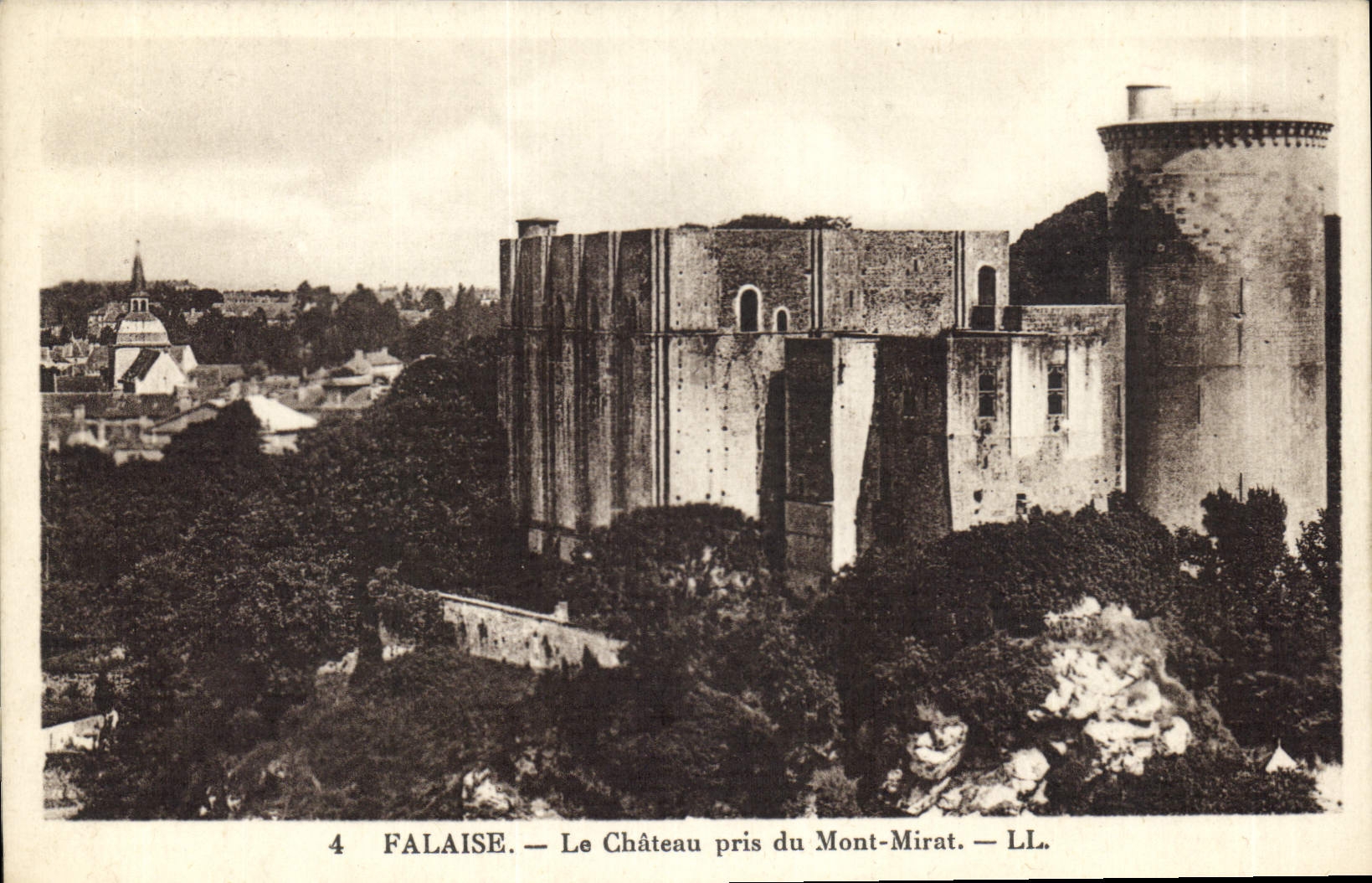 CPA Falaise Le Chateau pris du Mont Mirat