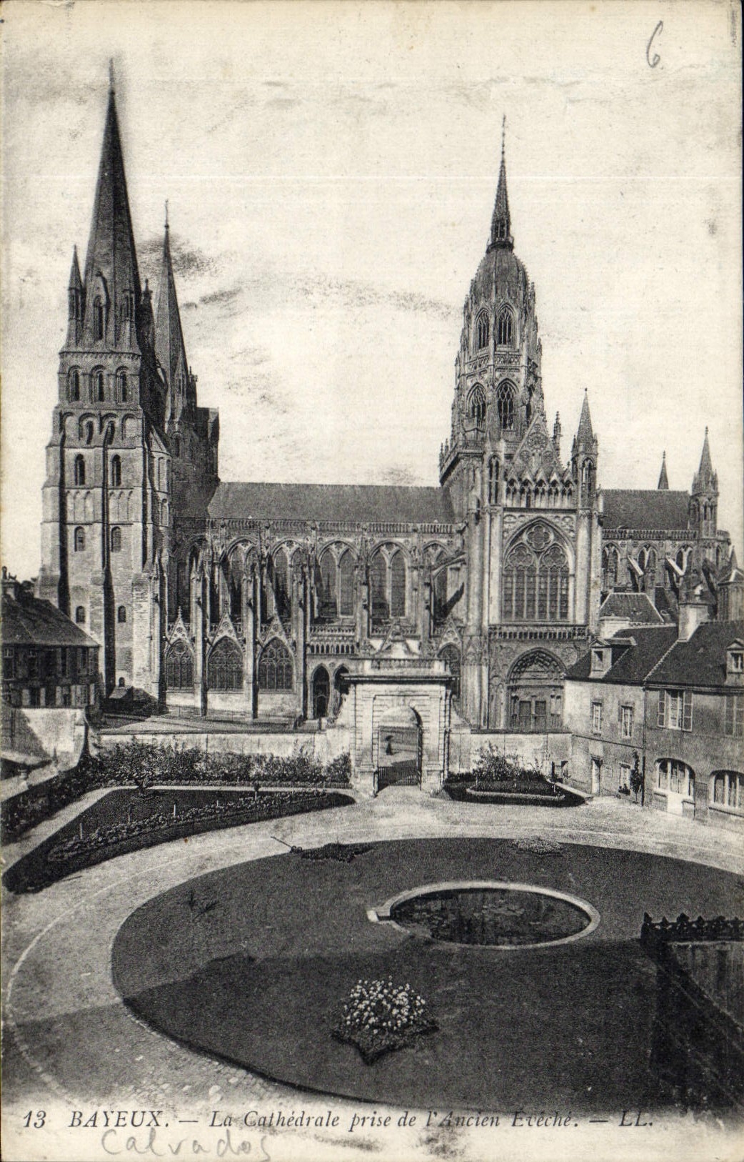 CPA Bayeux La Cathedrale prise de l'Ancien Eteche 