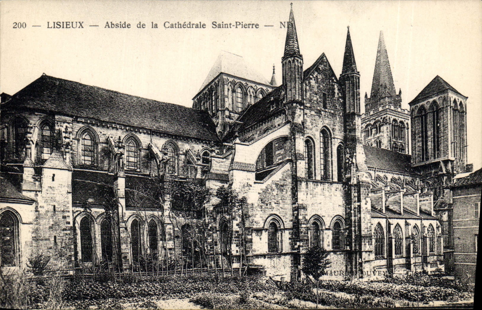 CPA Lisieux Abside de la Cathedrale Saint Pierre 
