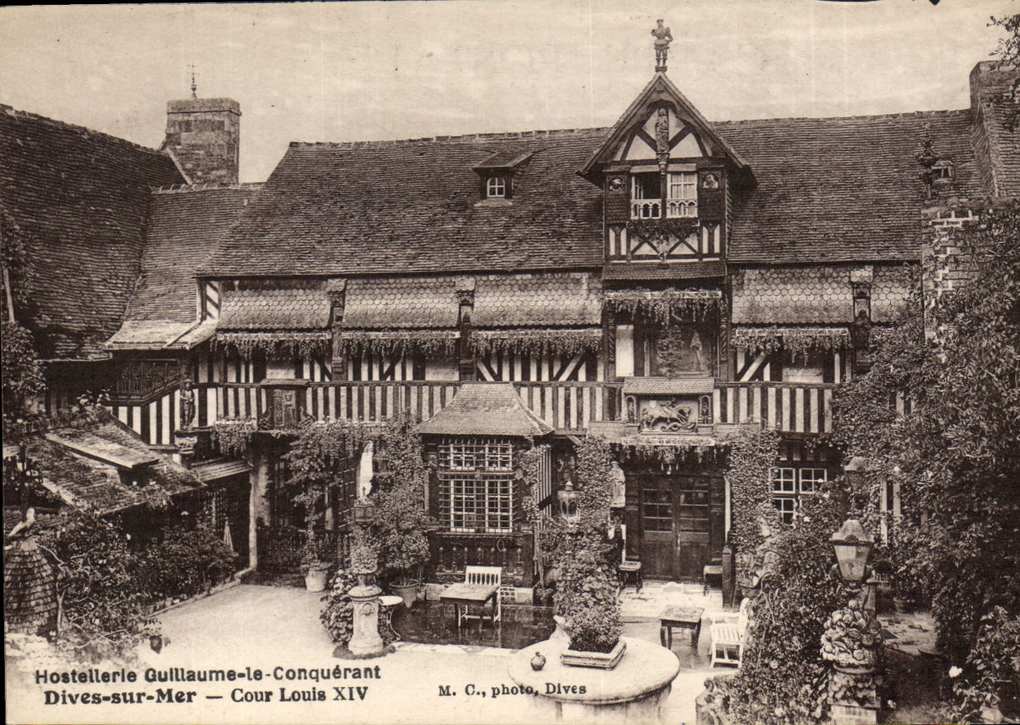 CPA Hostellerie Gulliaume le Conquerant Dives sur Mer Cour Louis XIV