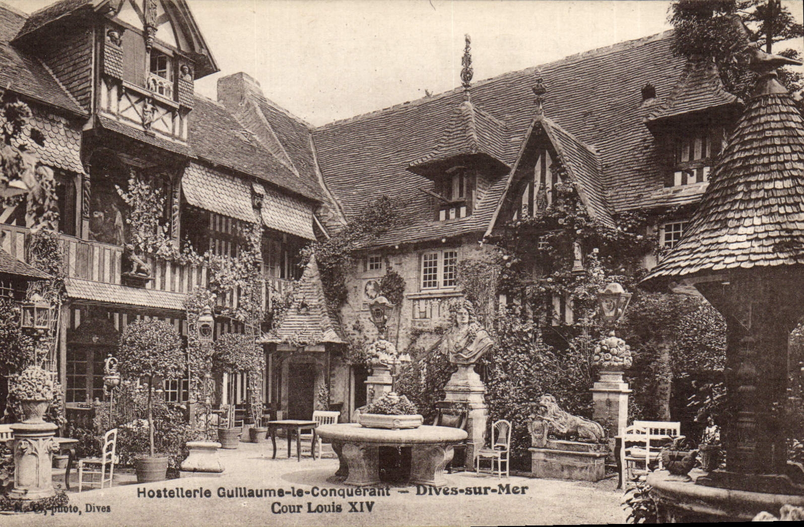 CPA Hostellerie Gulliaume le Conquerant Dives sur Mer Cour Louis XIV