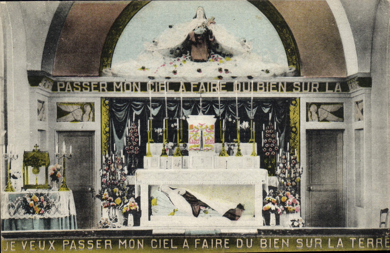 CPA Interieur de l'eglise provisoire Sainte Therese de l'Enfant Jesus rue H Ghesquiere Coudekerque B