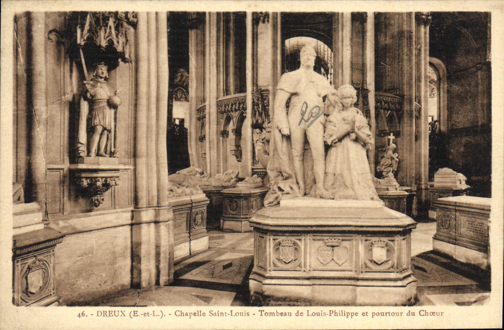 CPA Dreux E et L Chapelle Saint Louis Tombeau de Louis Philippe et Pourtrour du Choeur 