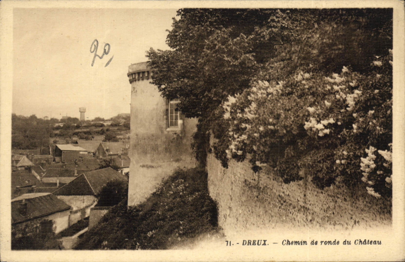 CPA Dreux Chemin de ronde du Chateau 