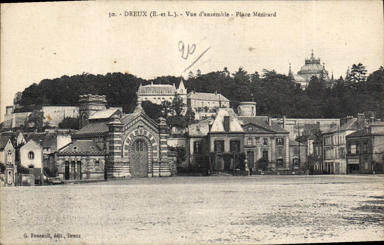 CPA Dreux E et L vue d'ensemble Place Mezirard