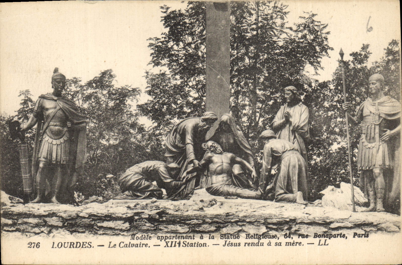 CPA Lourdes le Calvaire XII station Jesus rendu a sa mere 