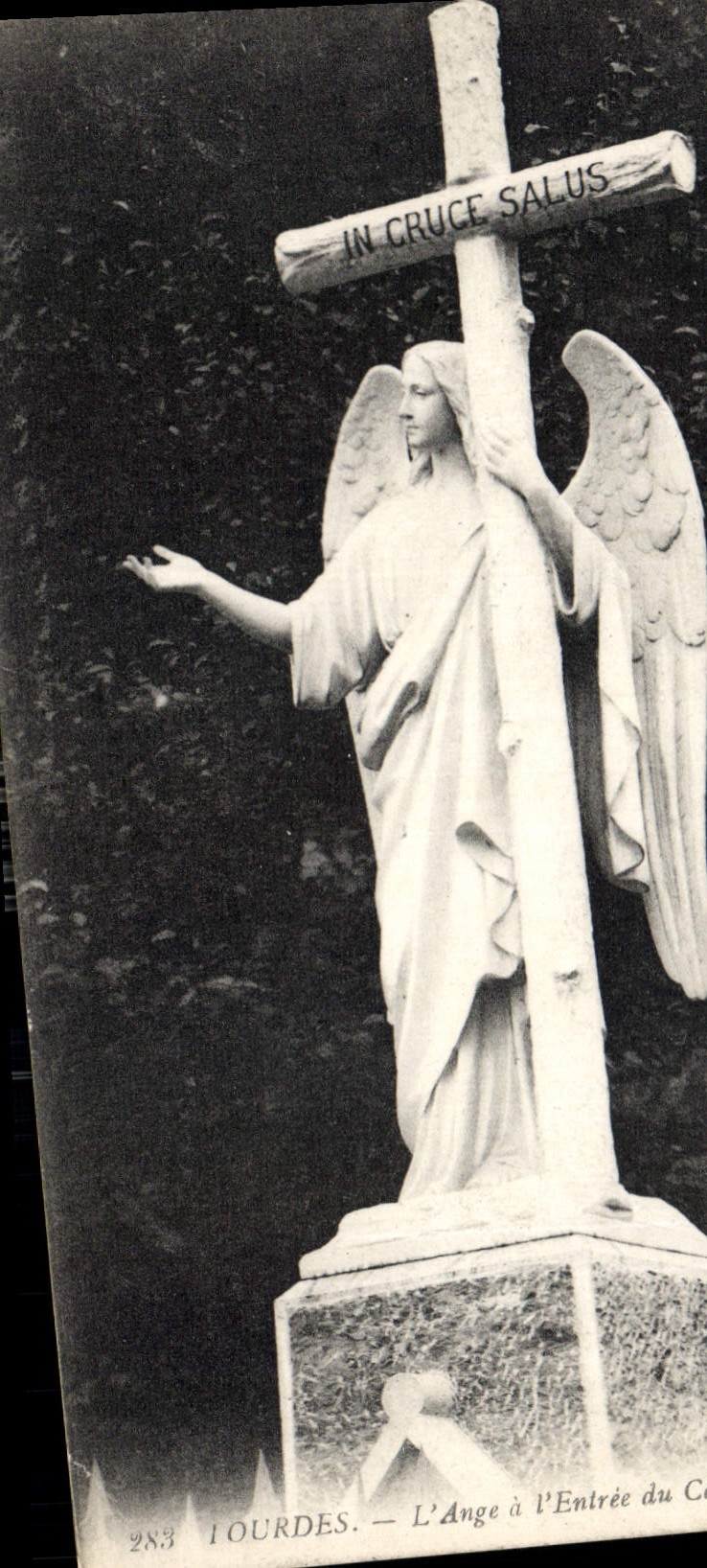 CPA Lourdes l'Ange a l'Entree du 