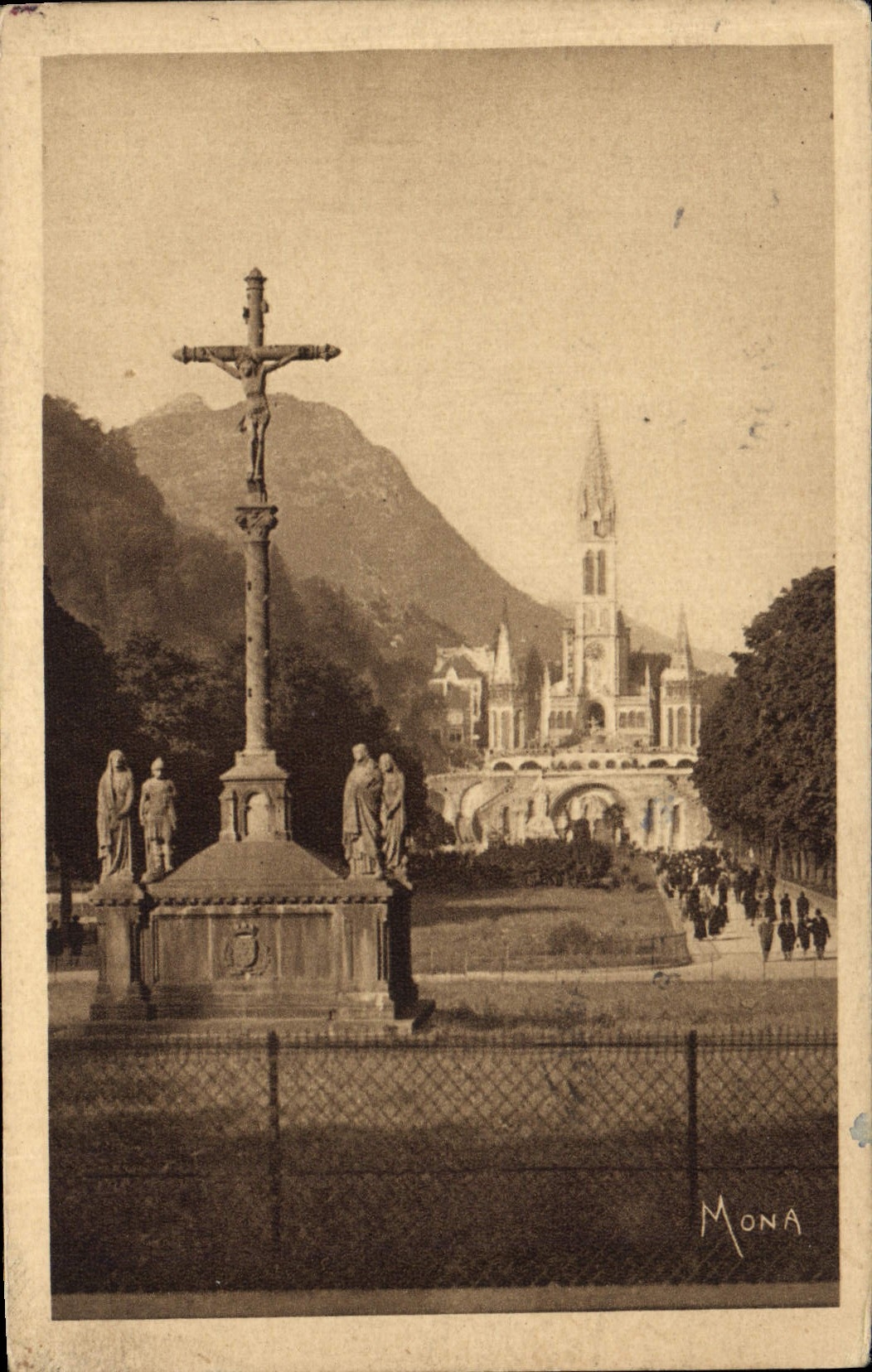 CPA Lourdes la Basilique et le Calvaire Breton 