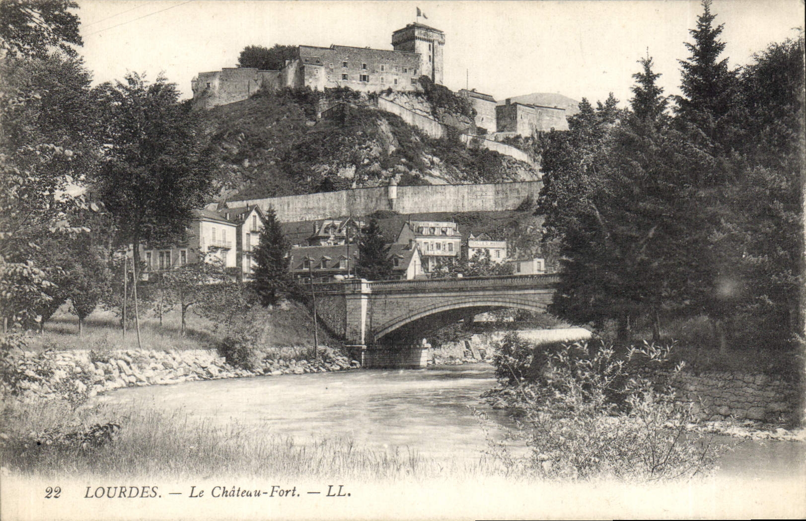 CPA Lourdes le Chateau Fort 