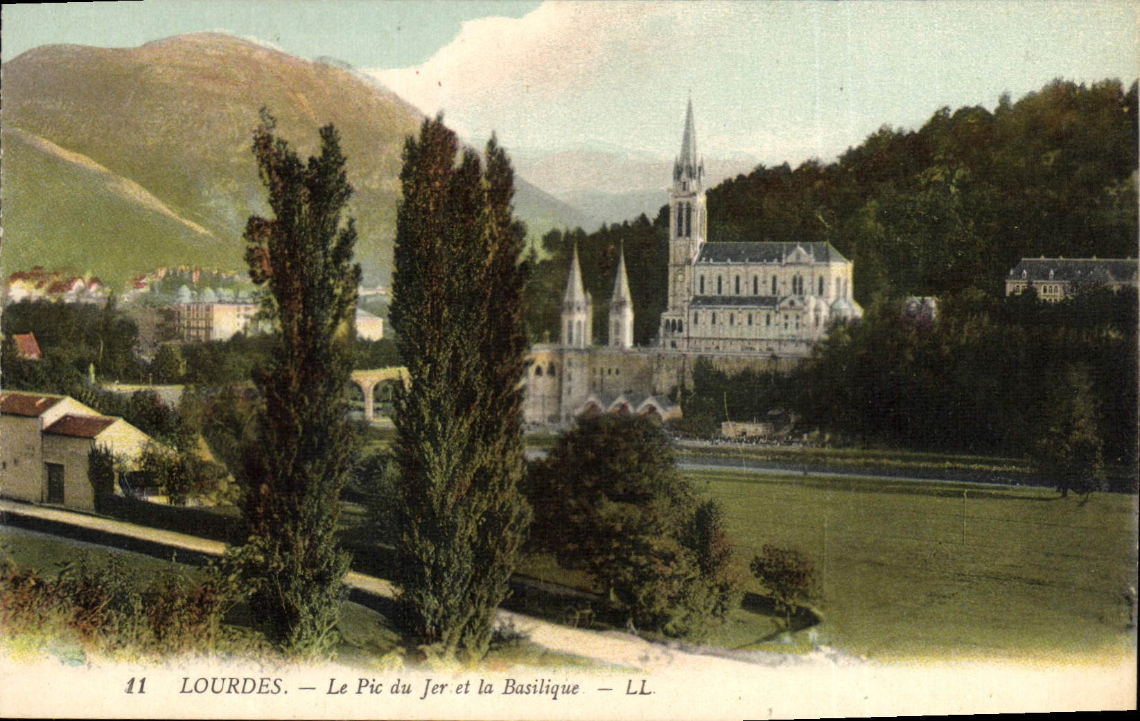 CPA Lourdes le Pic du Jer et la Basilique 