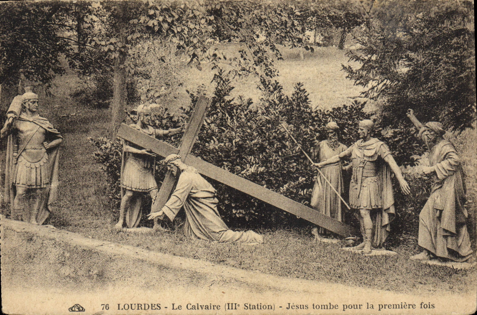 CPA Lourdes le Calvaire III station Jesus tombe pour la premiere fois 