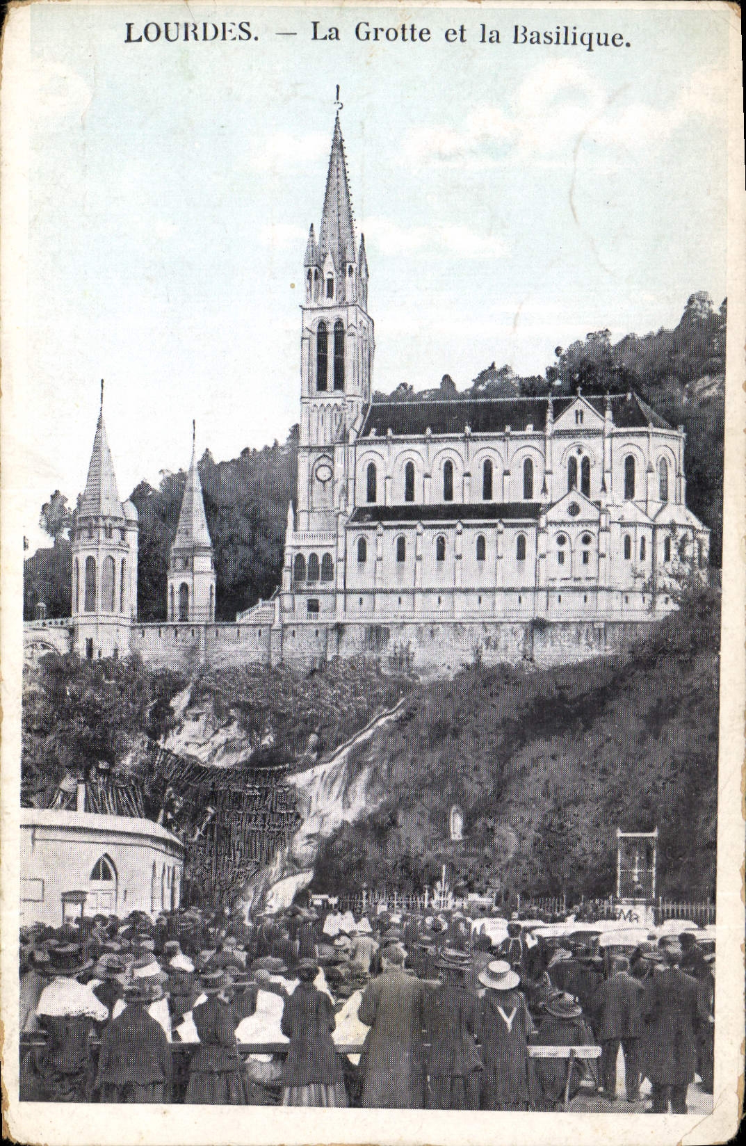 CPA Lourdes la Grotte et la Basilique 
