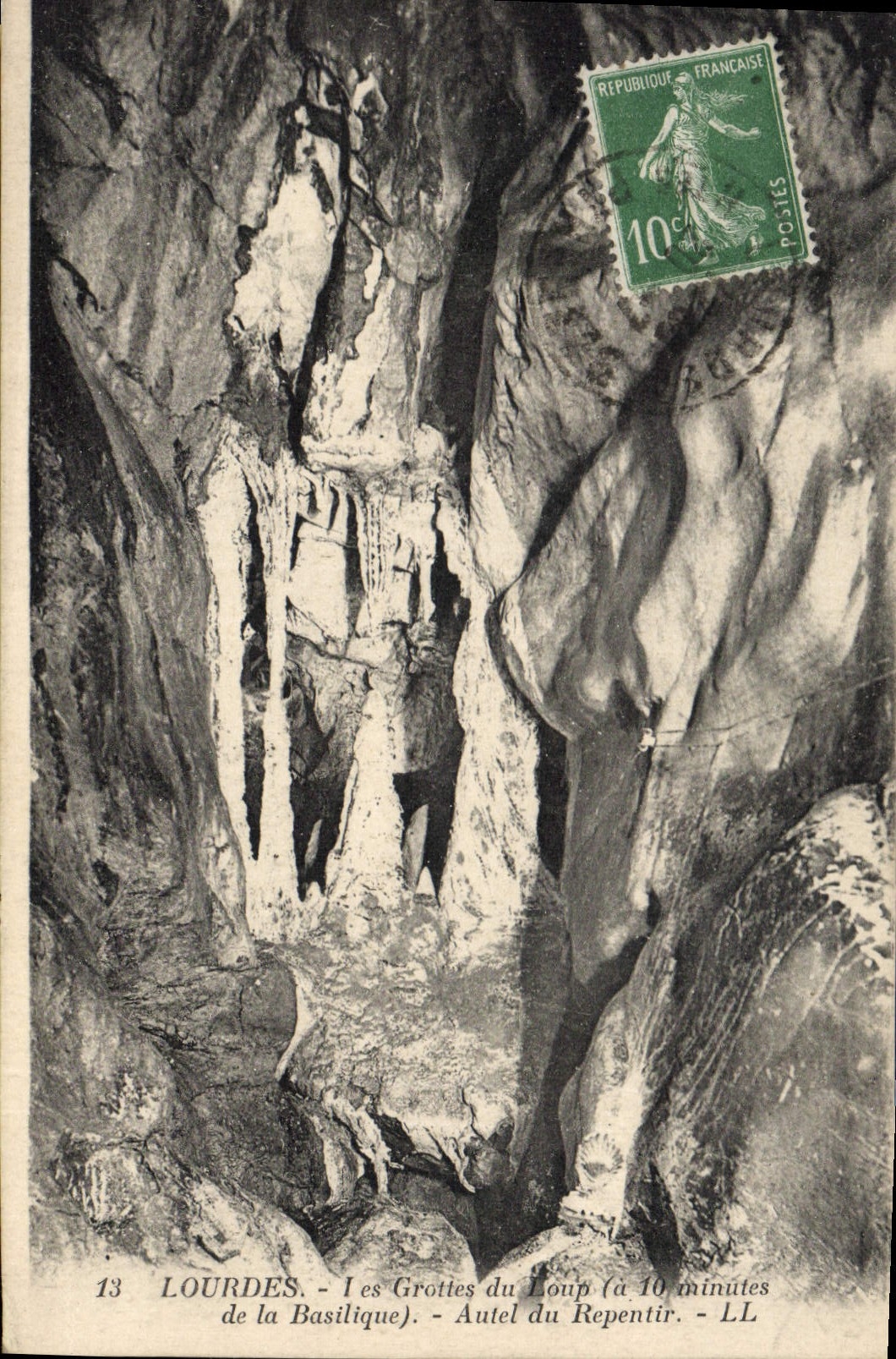 CPA Lourdes les Grottes du Loup a 10 minutes de la Basilique Autel du Repentir 