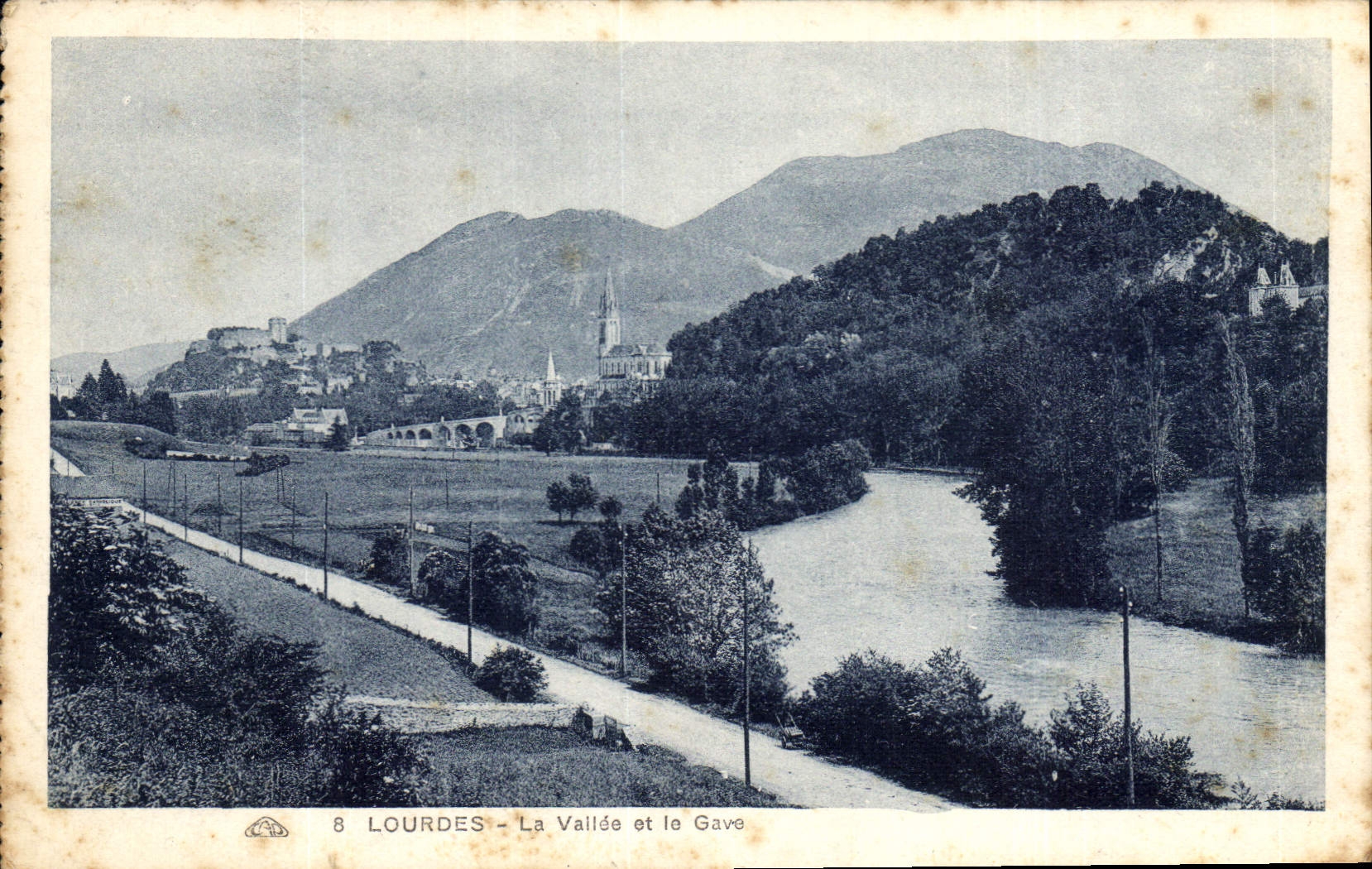 CPA Lourdes la Vallee et le Gave 