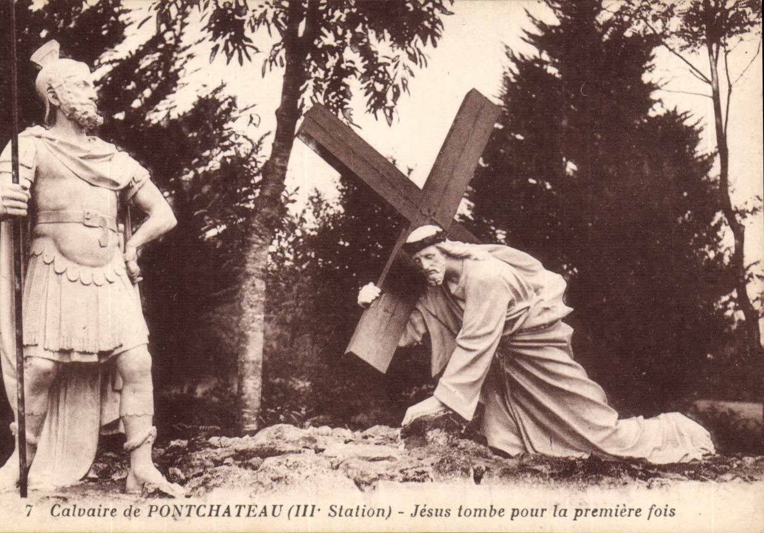 CPA Calvaire de Pontchateau III station Jesus tombe pour la premiere fois