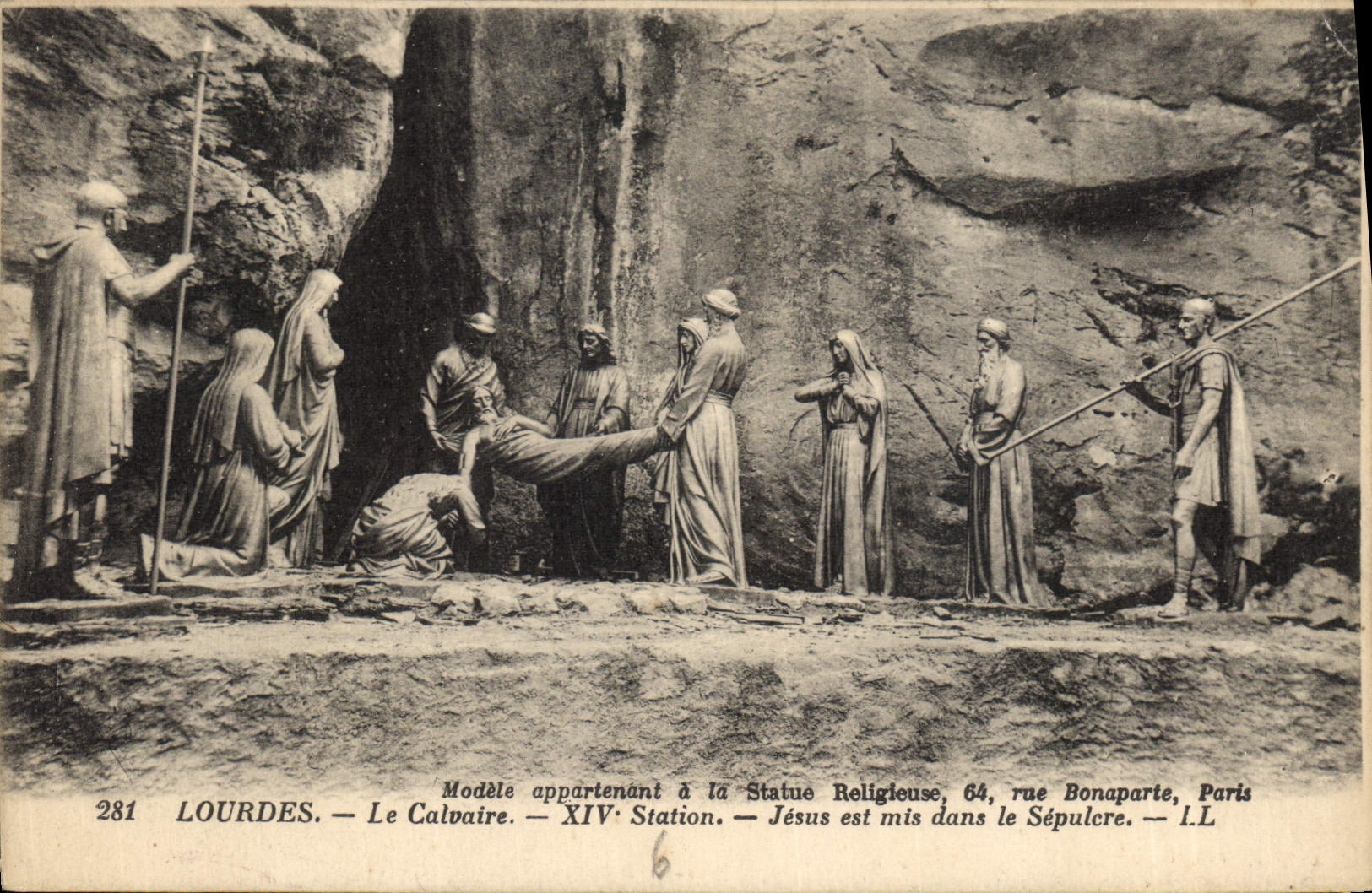 CPA Lourdes le Calvaire XIV station Jesus est mis dans le Sepulere 