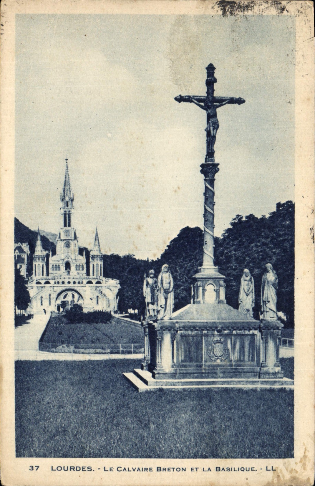 CPA Lourdes le Calvaire Breton et la Basilique 
