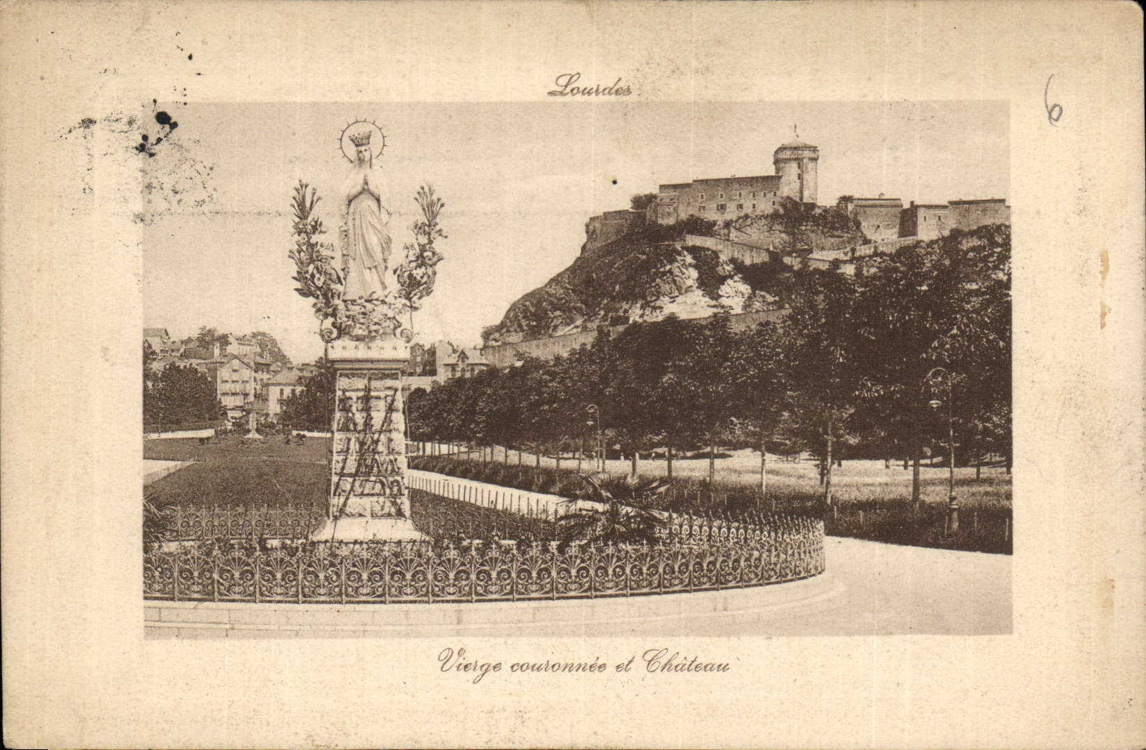 CPA Lourdes Vierge couronnee et Chateau 