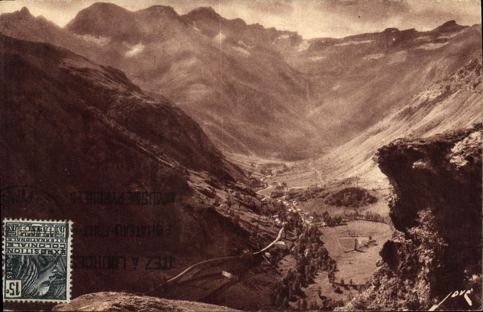 CPA Gavarnie H P vue d'ensemble au fond le Cirque et Cascade 