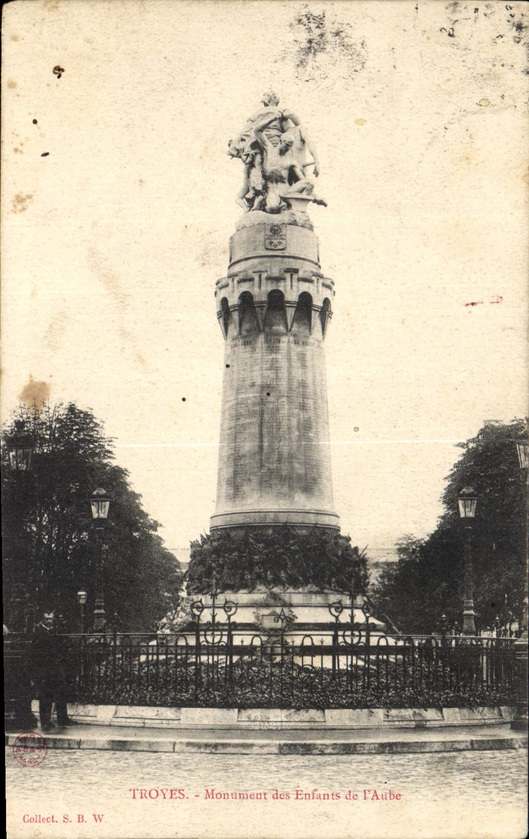 CPA Troyes Monument des Enfants de l'Aube