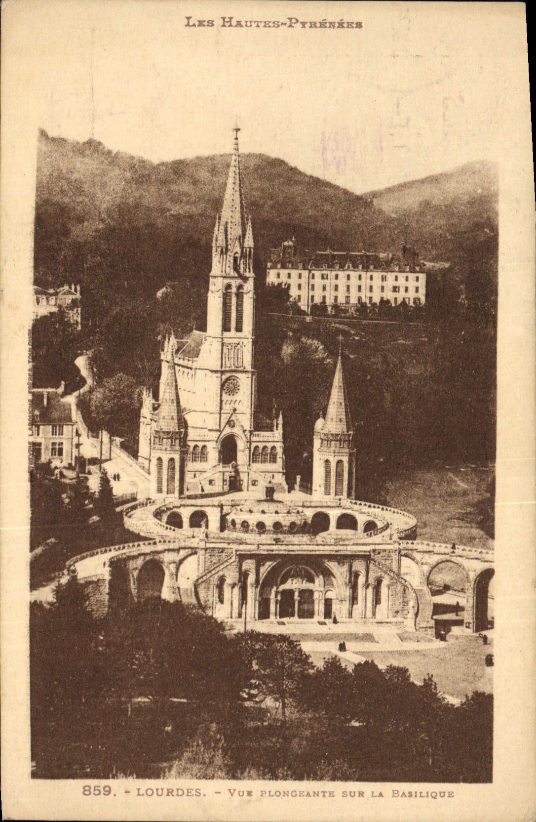CPA Lourdes vue Plongeante sur la Basilique 