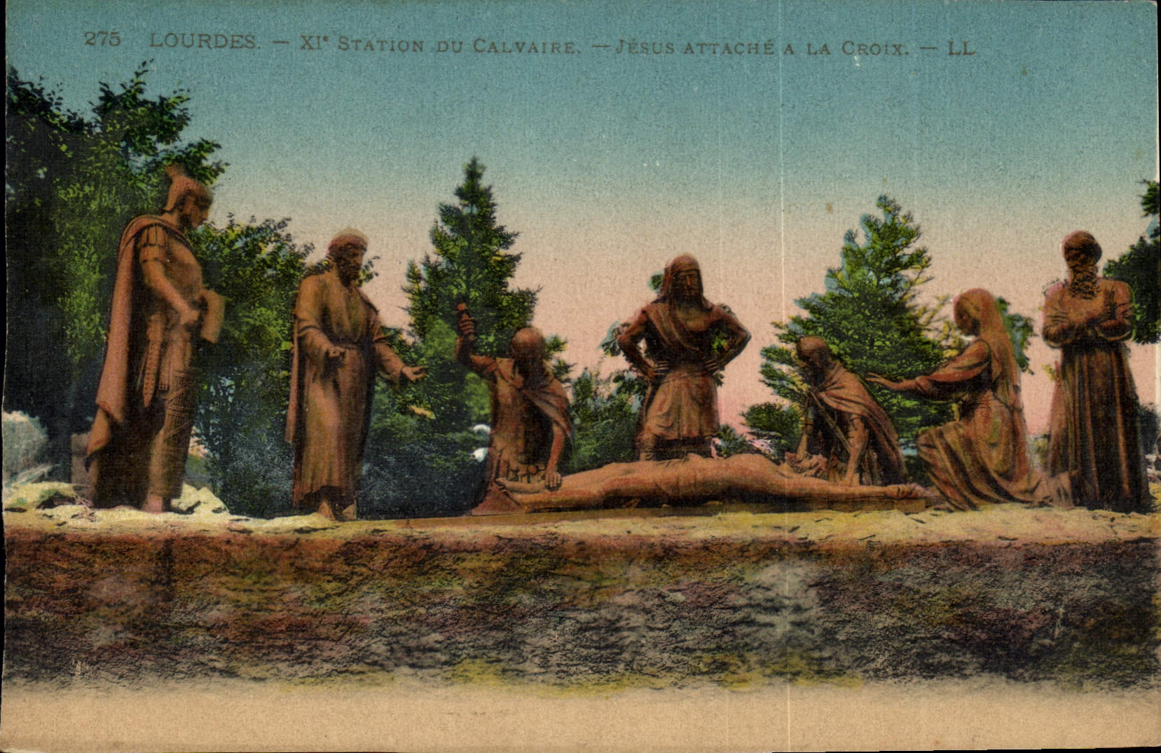CPA Lourdes XI station du Calvaire Jesus Attache a la Croix 