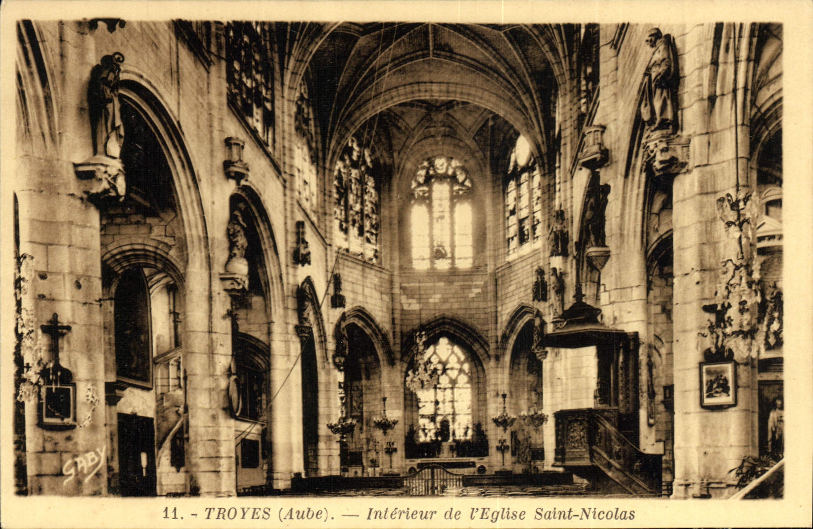 CPA Troyes Aube Interieur de l'eglise Saint Nicolas 