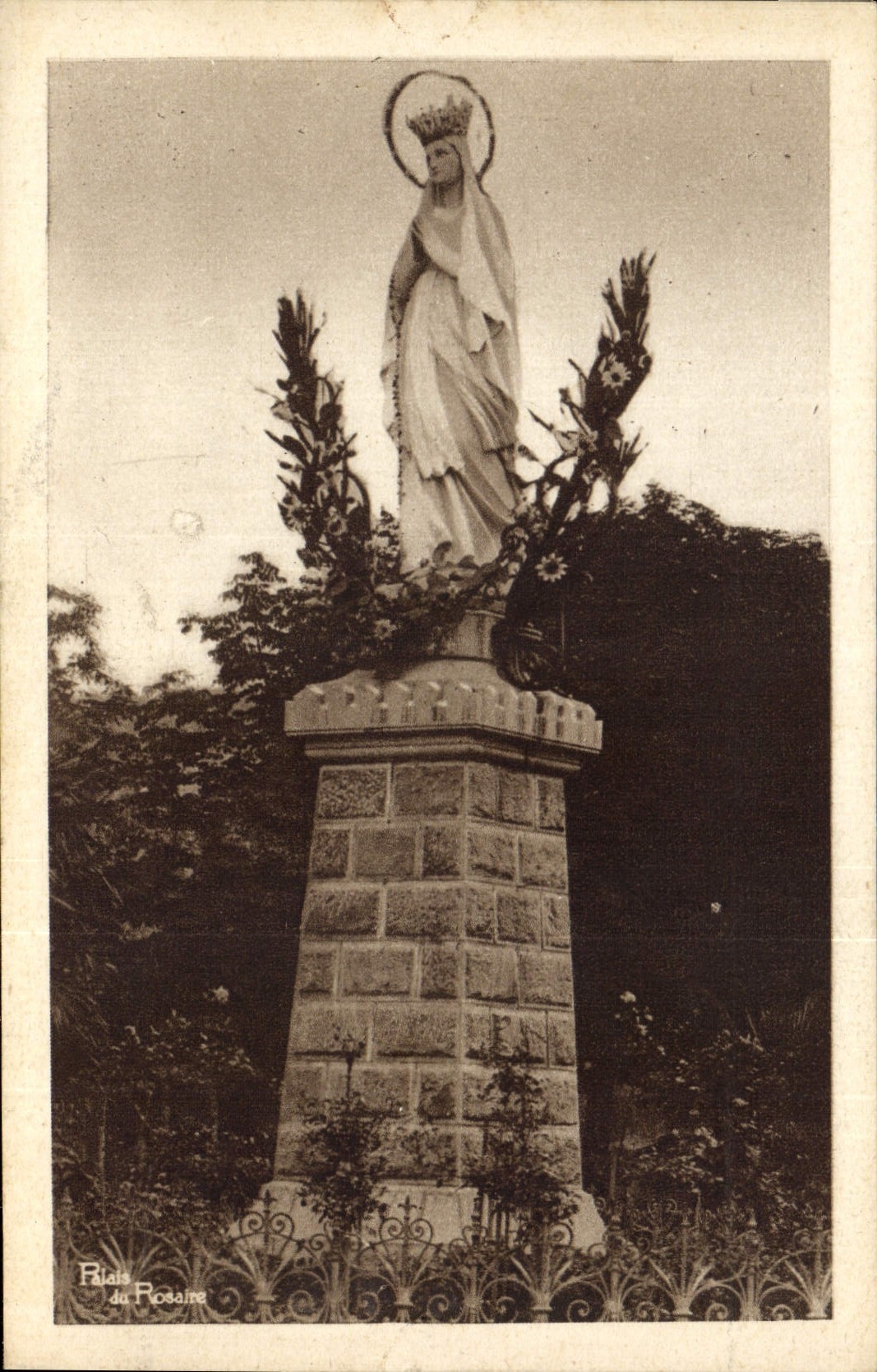 CPA Lourdes la Vierge Couronnee 