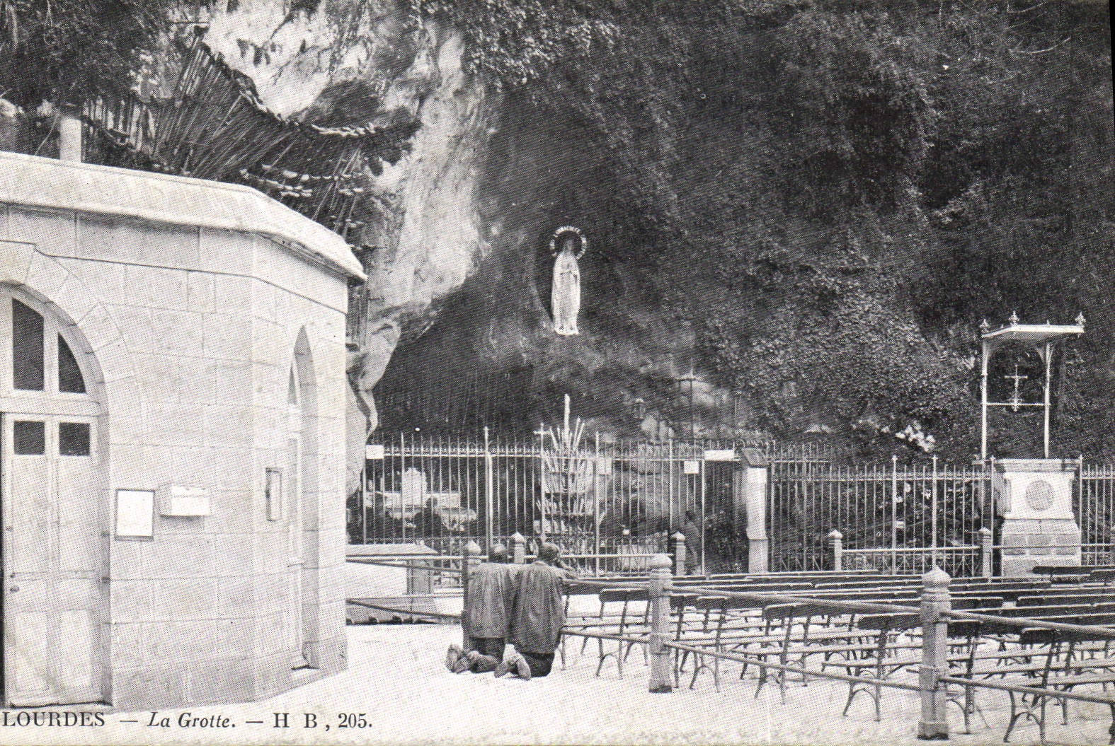 CPA Lourdes la Grotte 