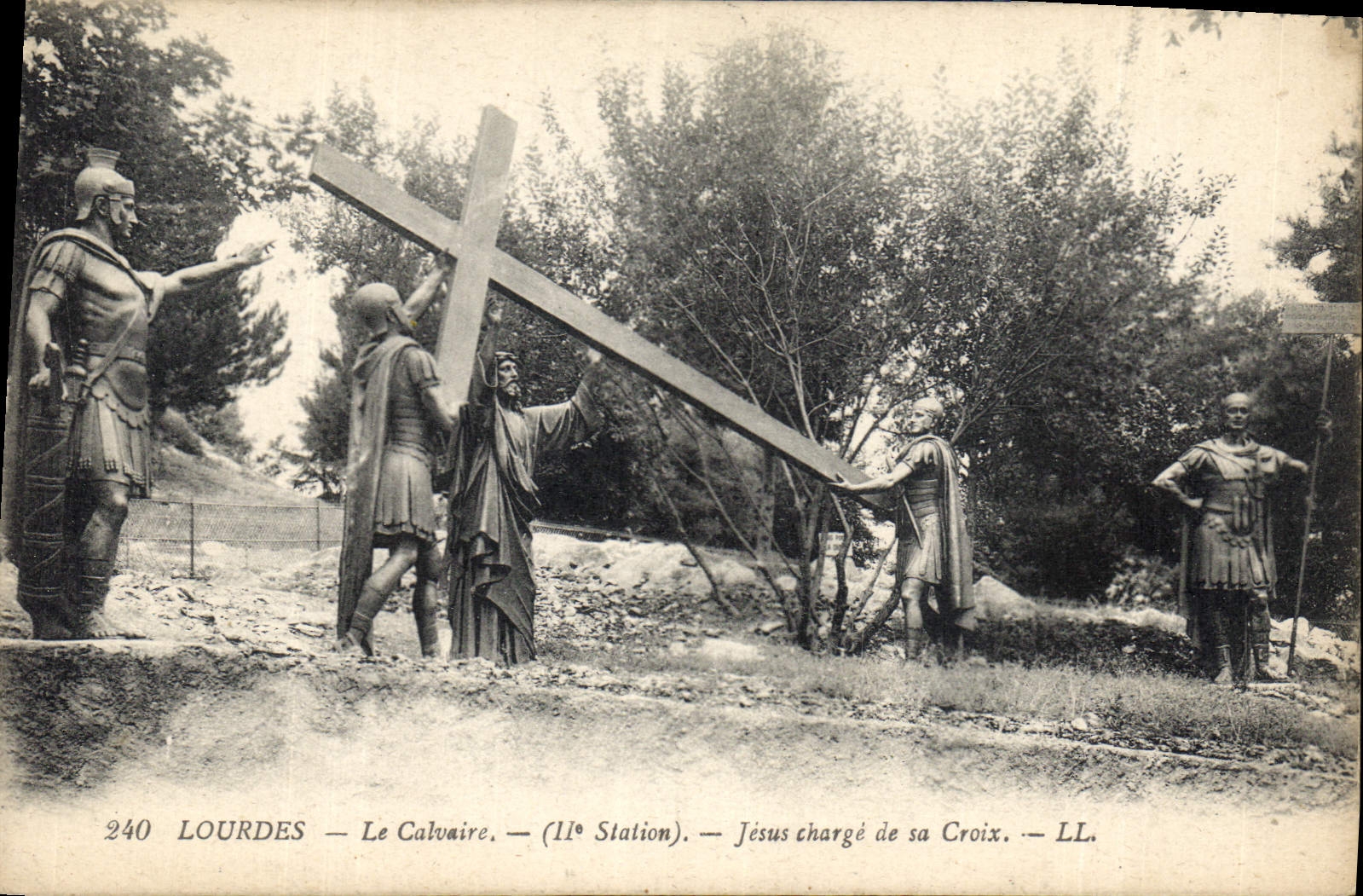 CPA Lourdes Le Calvaire Station Jesus charge de sa Croix 
