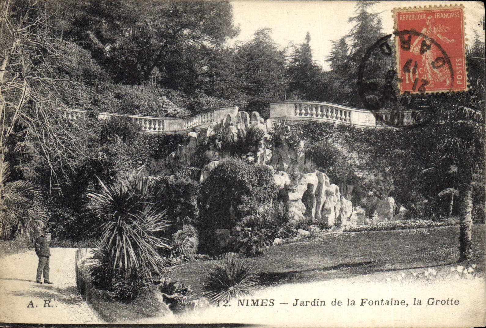 CPA Nimes Jardin de la Fontaine la Grotte 