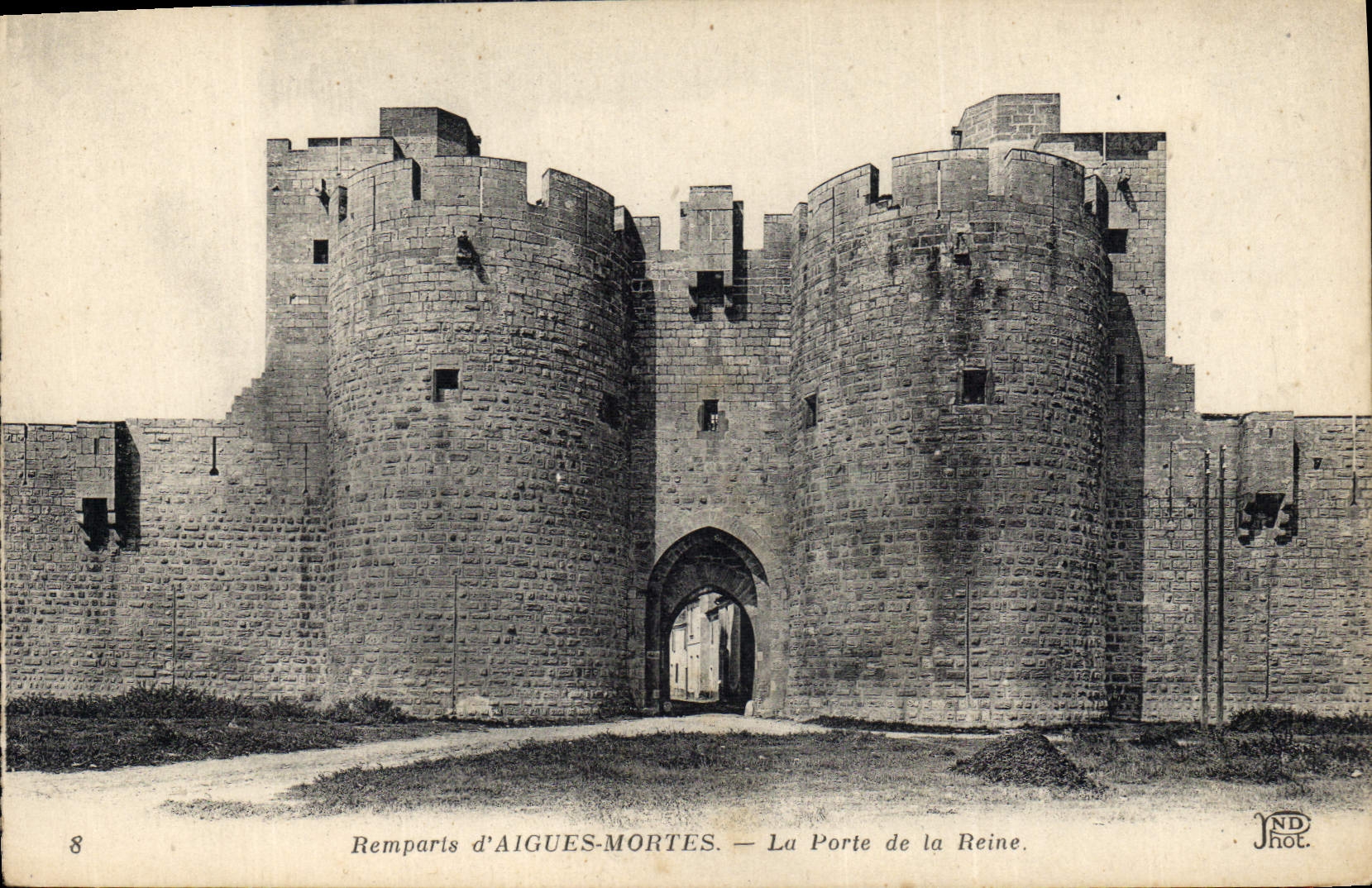 CPA Remparts d'Aigues mortes La Porte de la Reine 