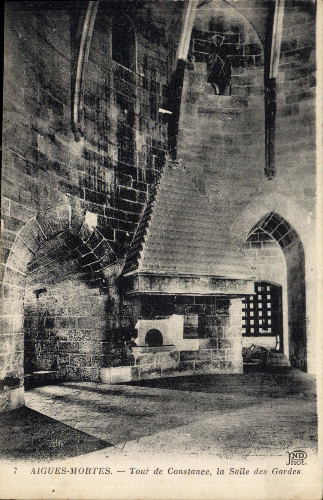 CPA Aigues Mortes Tour de Constance la Salle des Gardes 