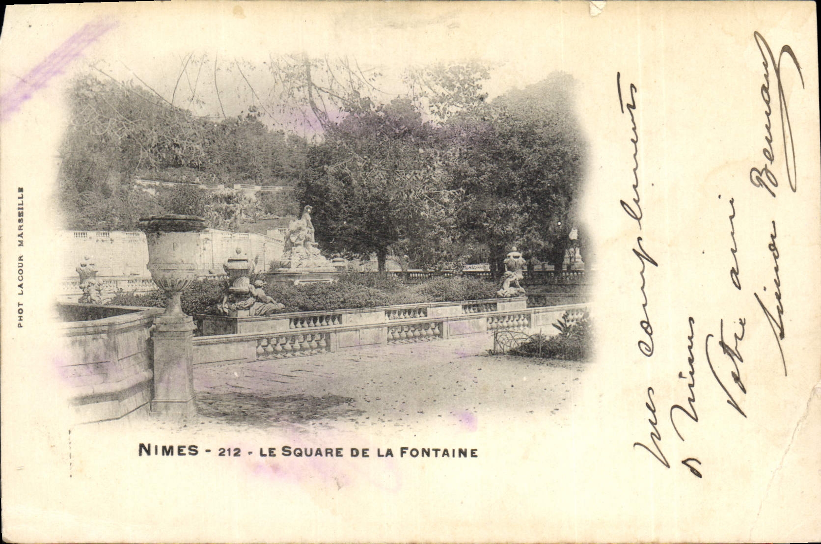 CPA Nimes Le Square de la Fontaine 