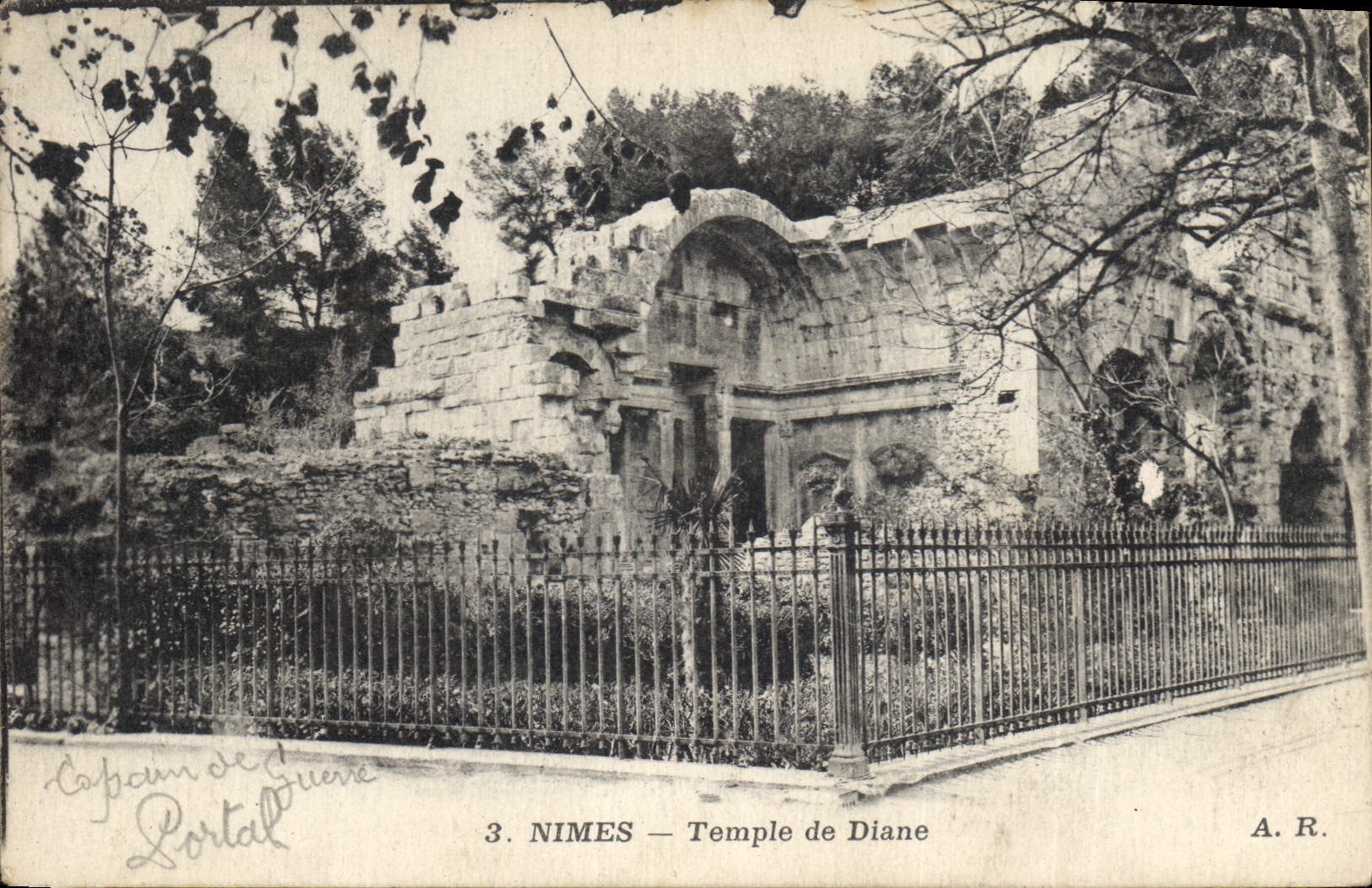 CPA Nimes Temple de Diane 