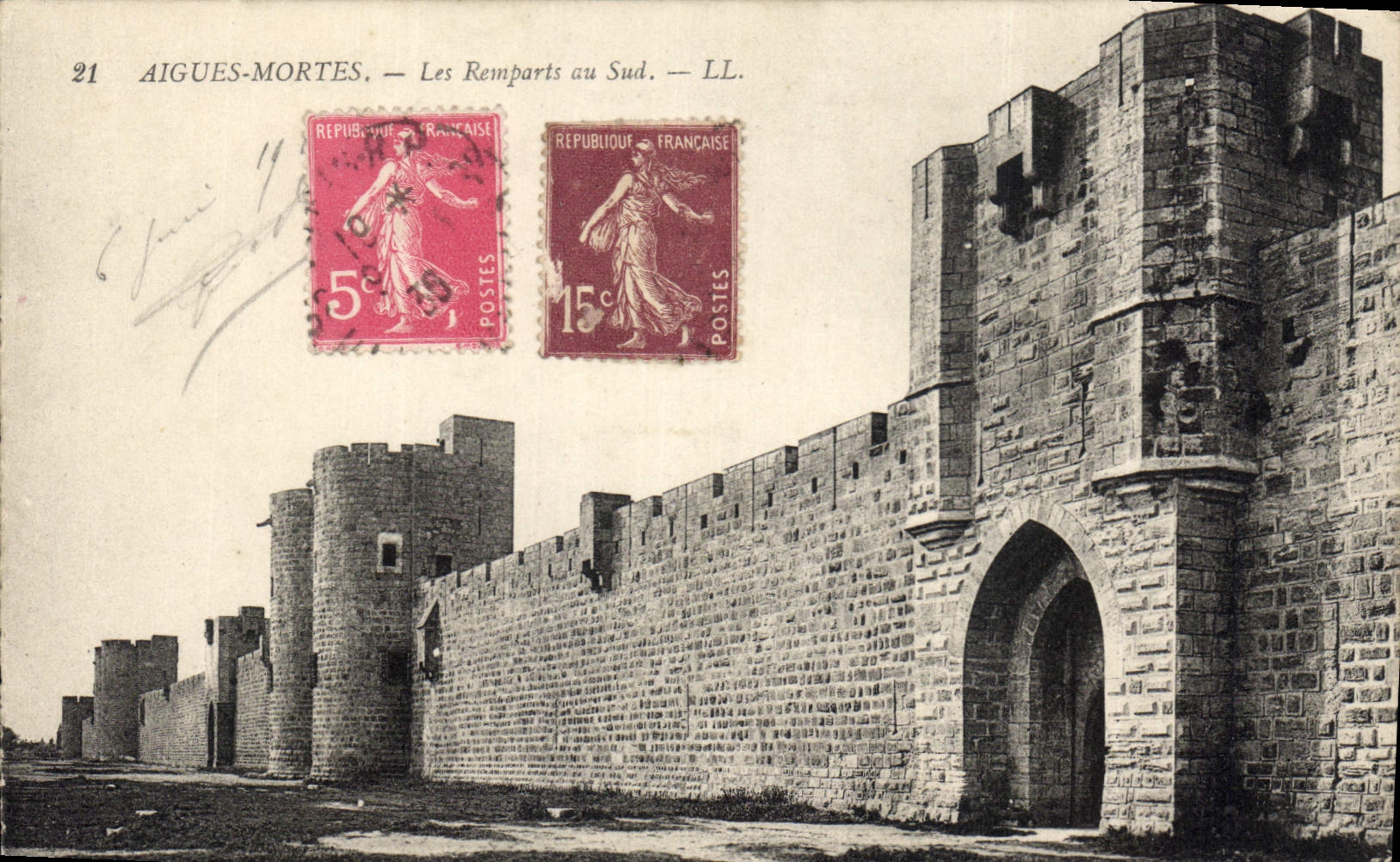 CPA Aigues Mortes Les Remparts au Sud 