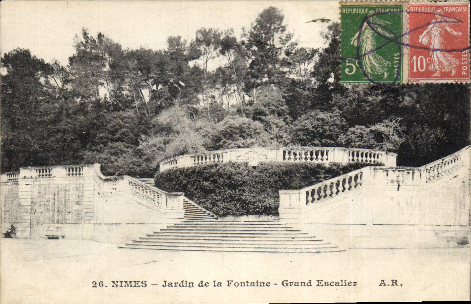CPA Nimes Jardin de la Fontaine Grand Escalier 