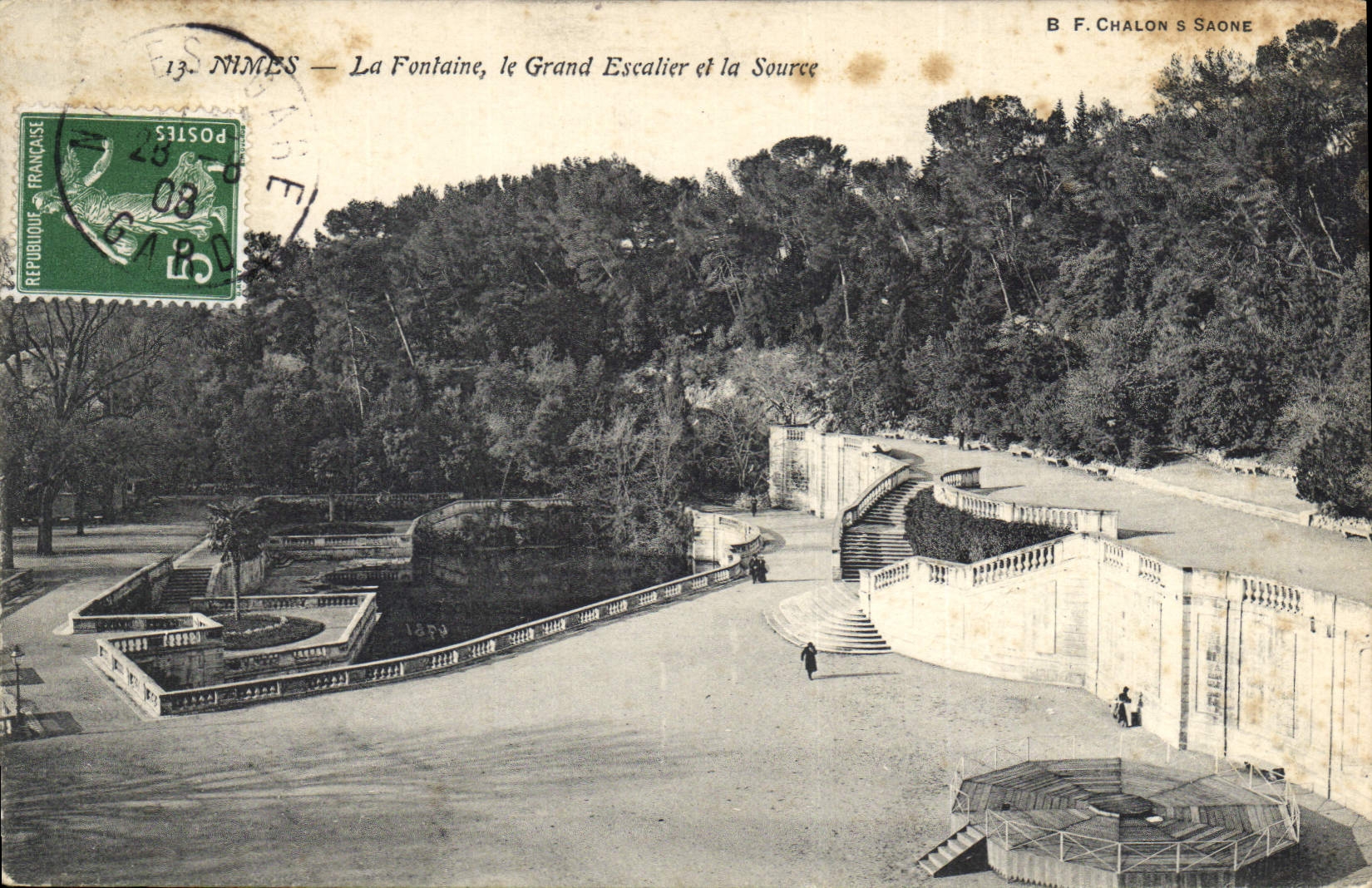 CPA Nimes La Fontaine le Grand Escalier et la Source