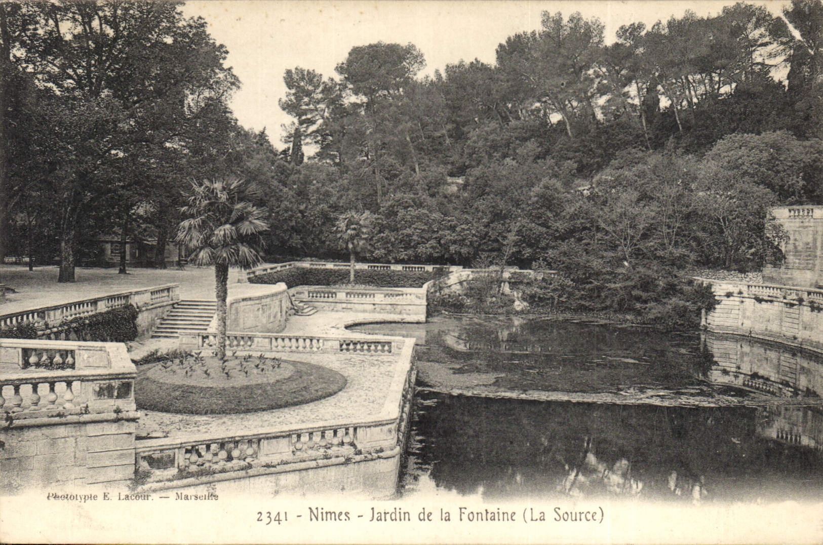 CPA Nimes Jardin de la Fontaine La Source